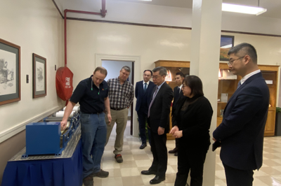 駐紐約總領事黃屏考察玖龍紙業拉姆福德工廠